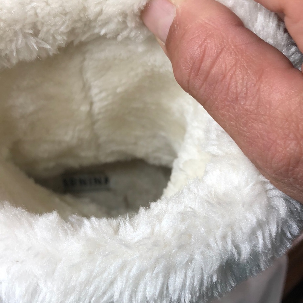 Cozy White Fur-Lined Boots - Picture 16 of 16